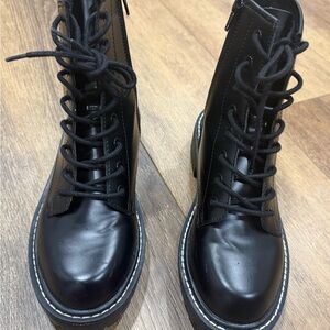 Forever21 Stylish Black Lace-Up Women's Boots Size 8